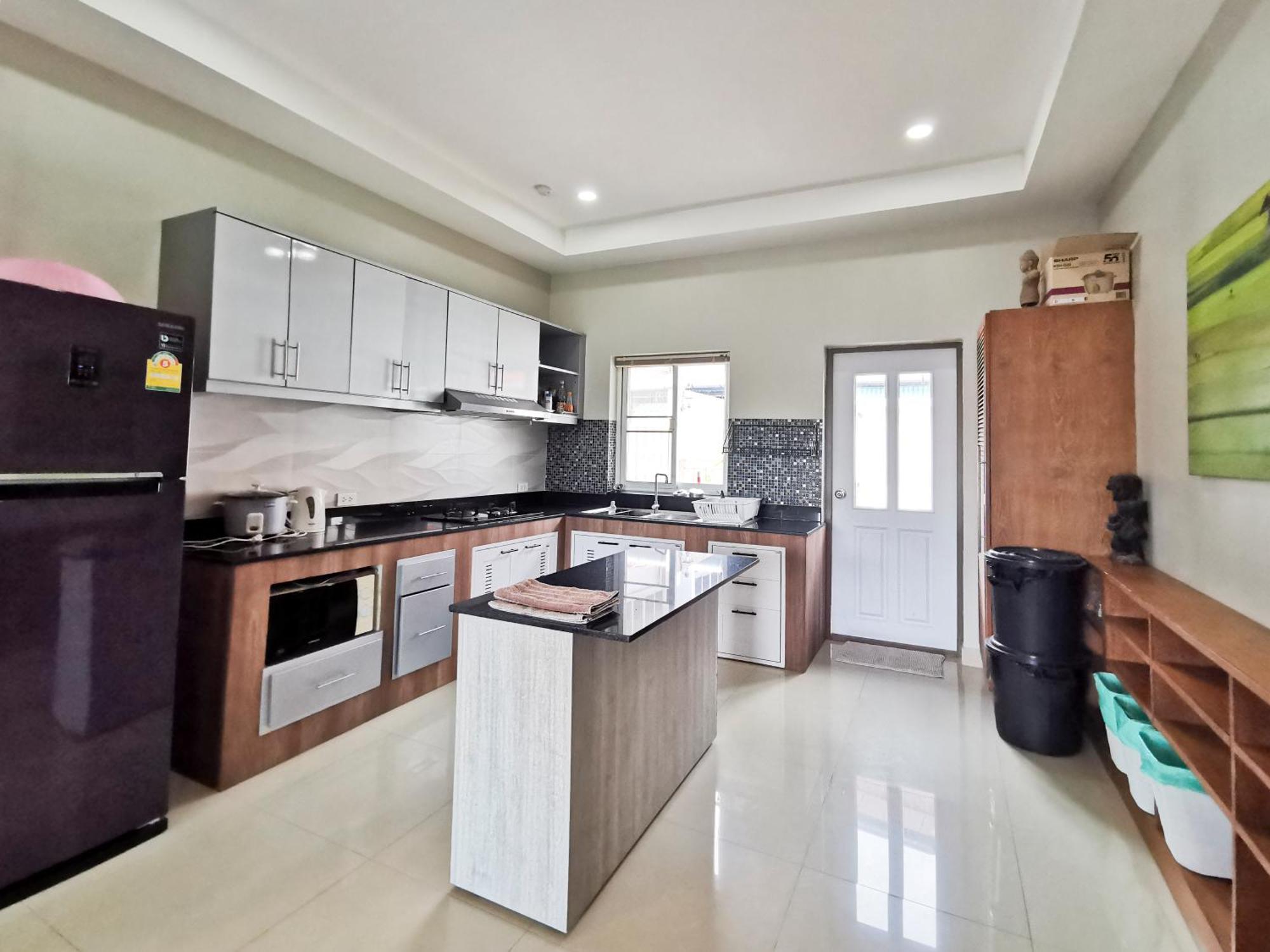 Thepprasit Cosy Villa Pantai Jomtien Bagian luar foto