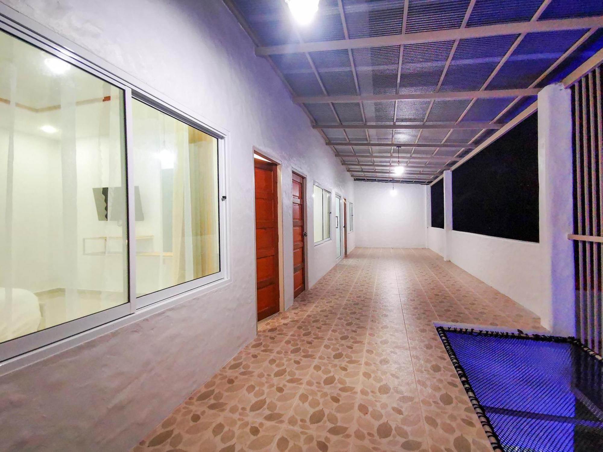 Thepprasit Cosy Villa Pantai Jomtien Bagian luar foto