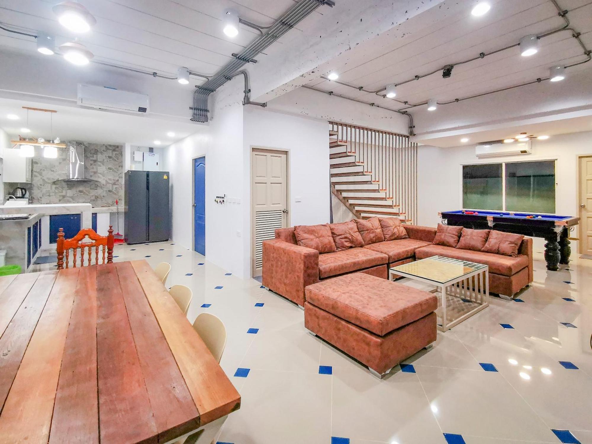 Thepprasit Cosy Villa Pantai Jomtien Bagian luar foto