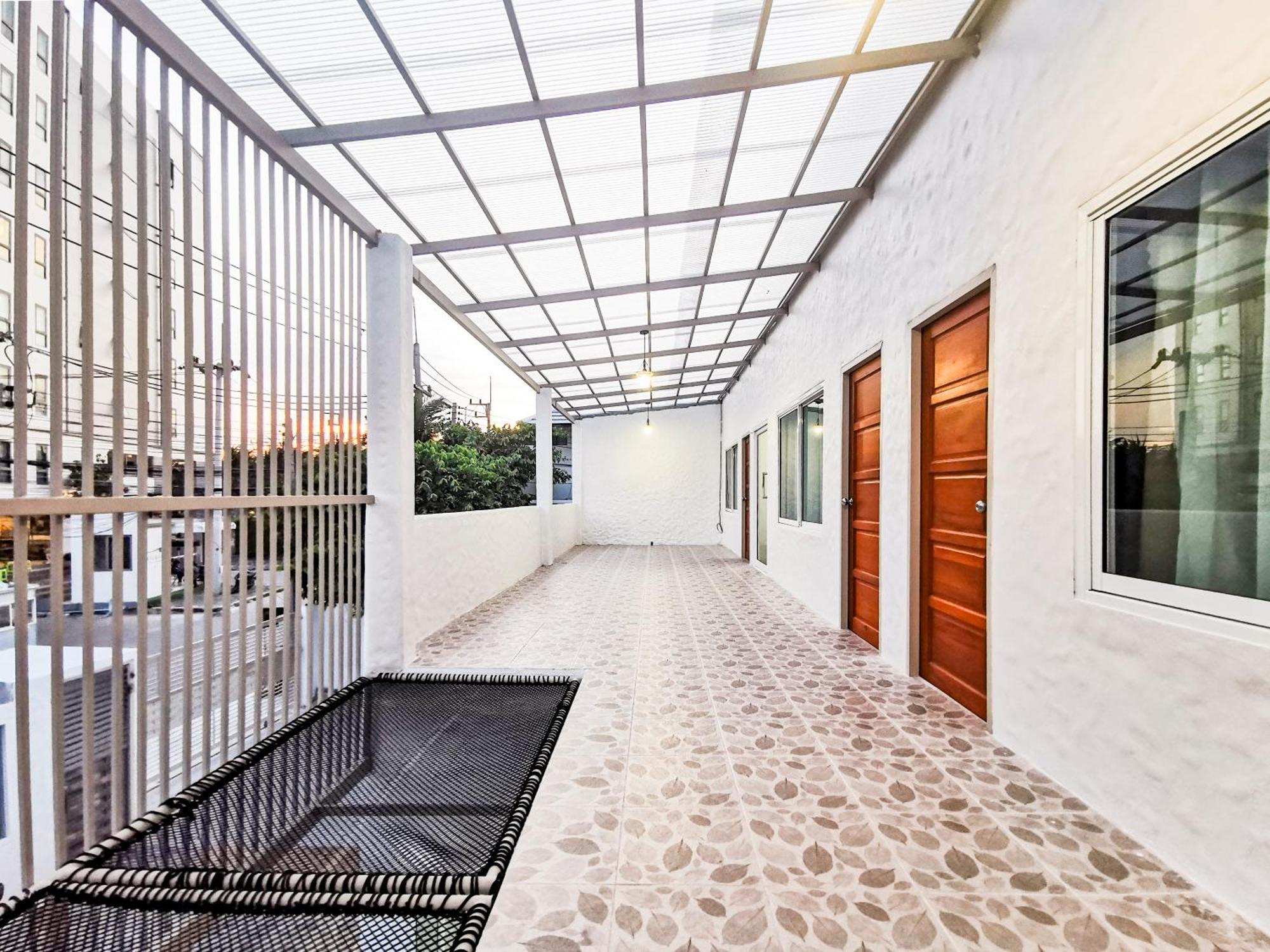 Thepprasit Cosy Villa Pantai Jomtien Bagian luar foto