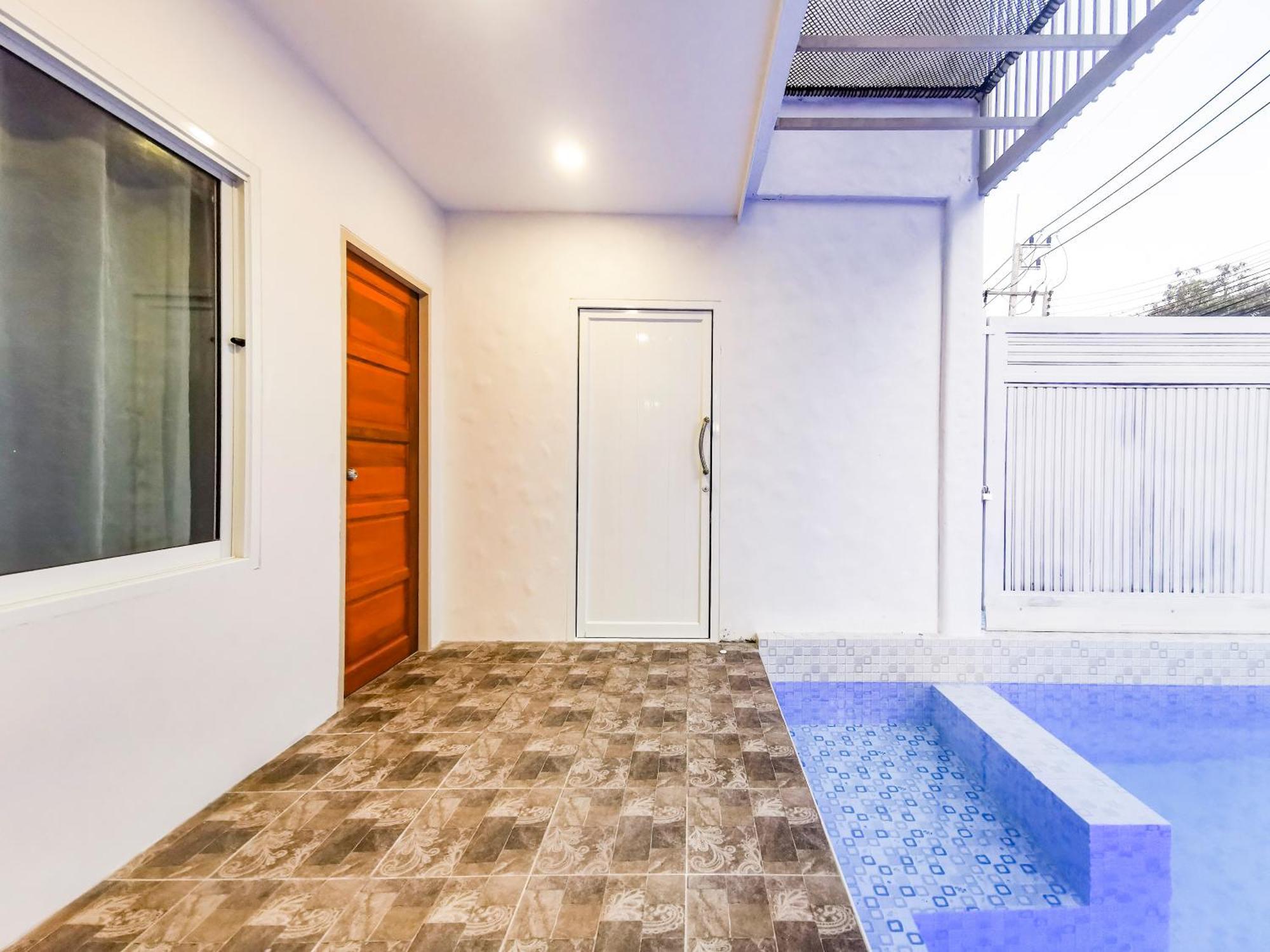 Thepprasit Cosy Villa Pantai Jomtien Bagian luar foto