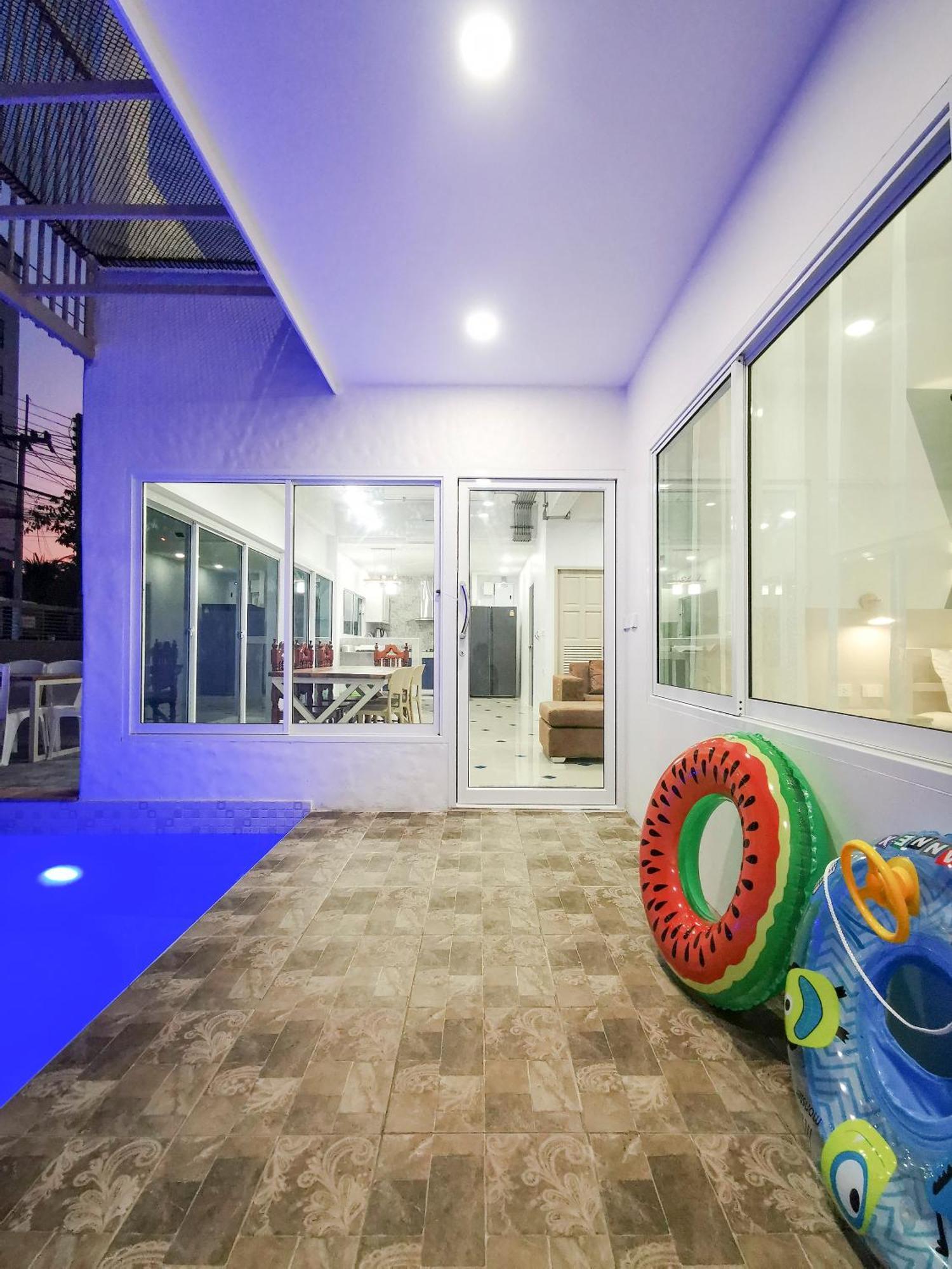 Thepprasit Cosy Villa Pantai Jomtien Bagian luar foto