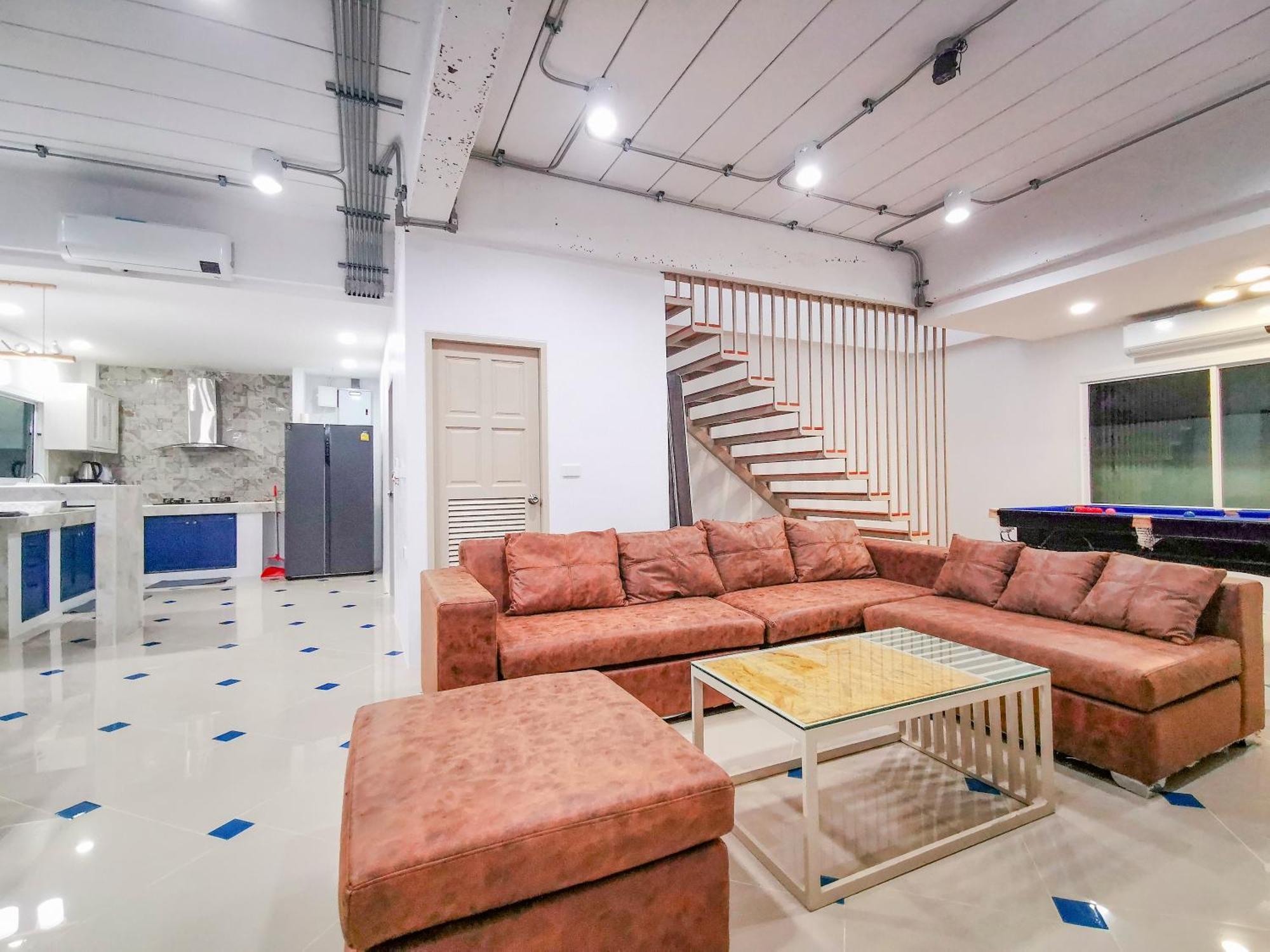 Thepprasit Cosy Villa Pantai Jomtien Bagian luar foto