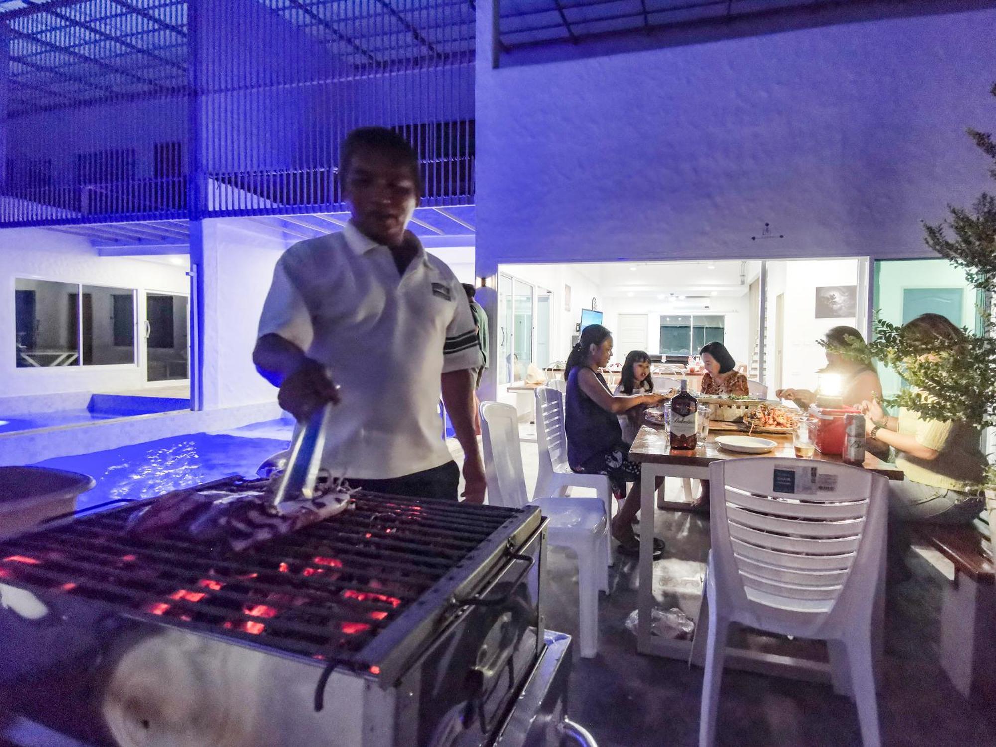 Thepprasit Cosy Villa Pantai Jomtien Bagian luar foto