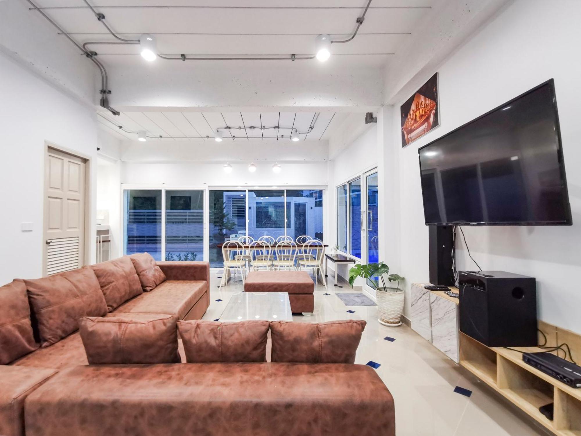 Thepprasit Cosy Villa Pantai Jomtien Bagian luar foto